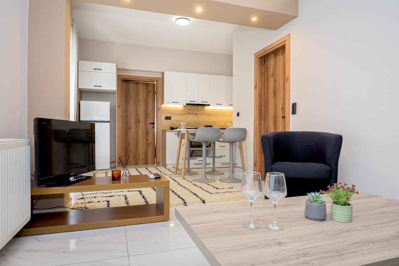 J&S Lux Central Suite 1 อเล็กซานโดรโพลิส ภายนอก รูปภาพ