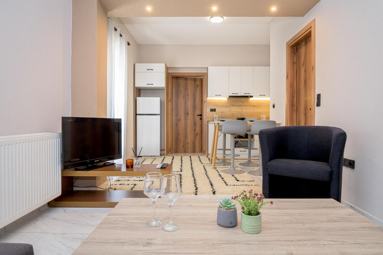 J&S Lux Central Suite 1 อเล็กซานโดรโพลิส ภายนอก รูปภาพ